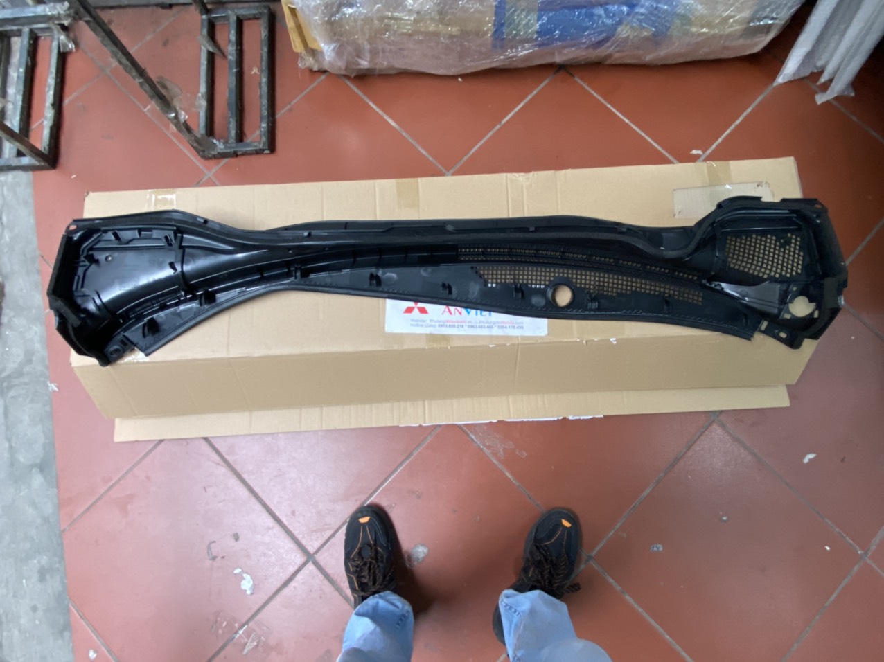 Nhựa máng nước chân kính chắn gió xe Honda CVR 2013-2017
